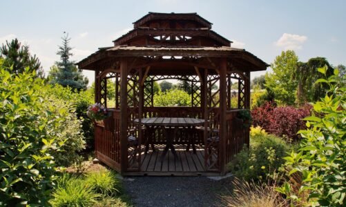 Altana jako serce ogrodu – przestrzeń relaksu, spotkań i estetyki