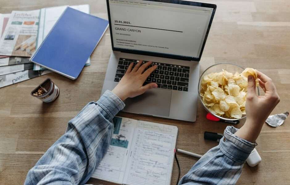Jak przestać podjadać z nudów w trakcie pracy w trybie home office?