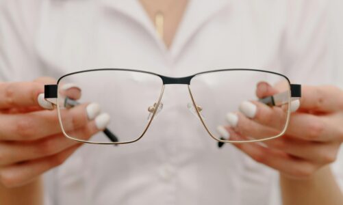 Jak dobrać okulary do kształtu twarzy?